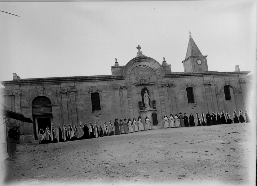 Rochefort du Gard - Pèlerinage au monastère Notre Dame de Grâce (Notre-Dame de Rochefort)