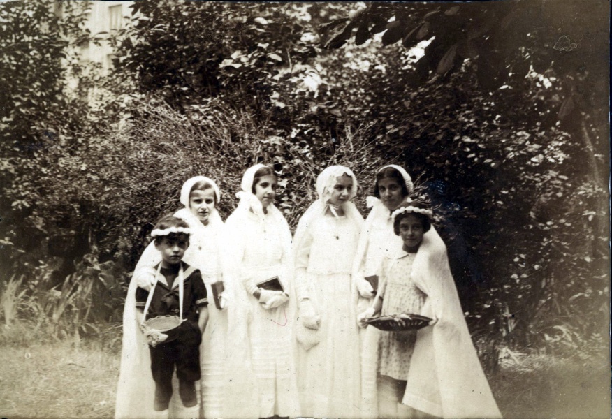 Monplaisir : Jacqueline et Marguerite Allgre, Franoise Courby, Josette Allgre ; Michel et Nicole Allgre