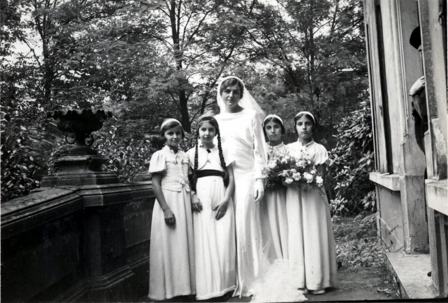 Monplaisir, septembre 1935 : Irne ; Jacqueline Allgre, Franoise Courby, les jumelles Josette et Marguerite Allgre