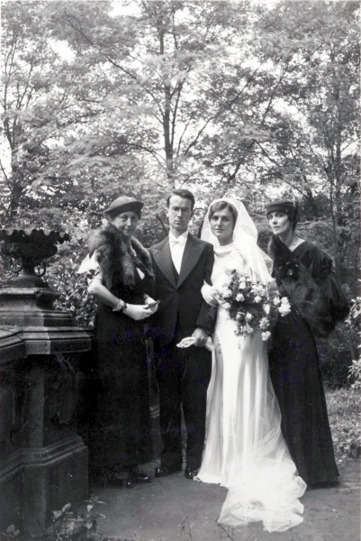 Monplaisir, septembre 1935 : Genevive Lecarme, Pierre, Irne, Marguerite Courby