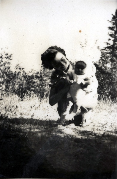 Laval, aot 1939 : Anne, Bernadette