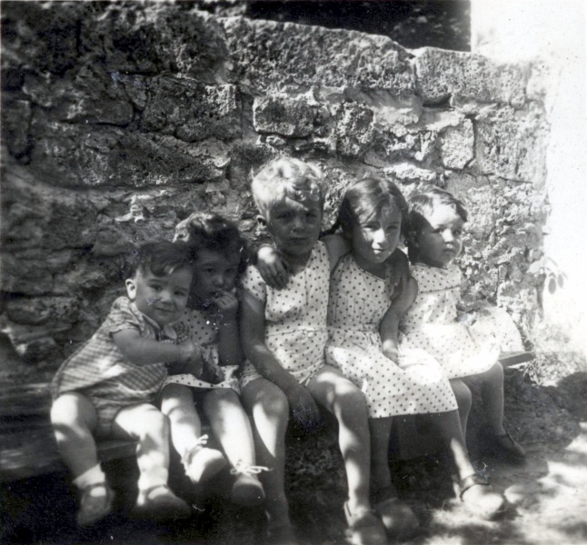 Laval, 1942 : Franois, Bernadette, Philippe, Jacqueline, Olivier