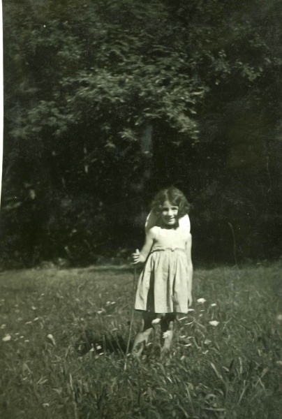 Laval, 1942 : Jacqueline