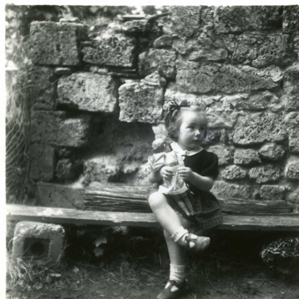 Laval, 1945 : Marie-Anne