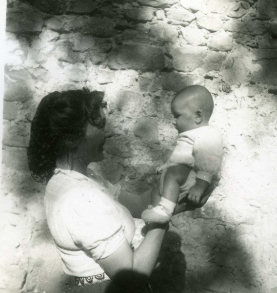 Laval, 1945 : Anne, Grard