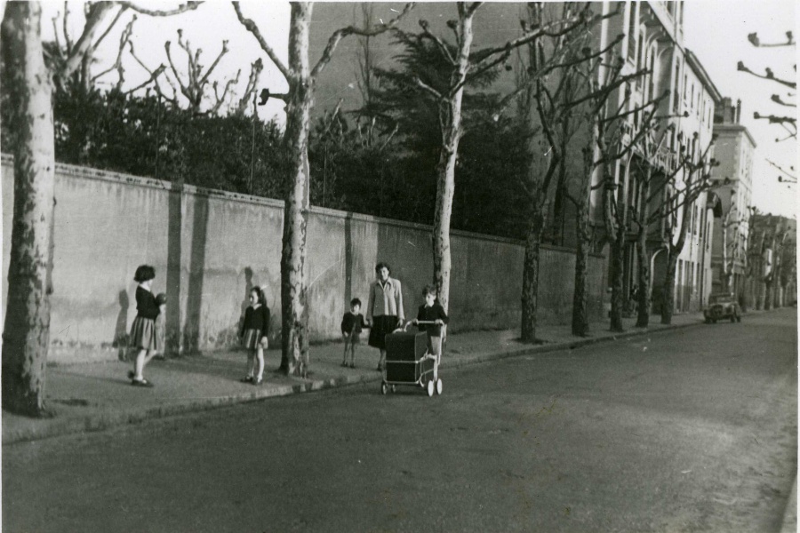 rue St Gilbert, 1950 : Bernadette,