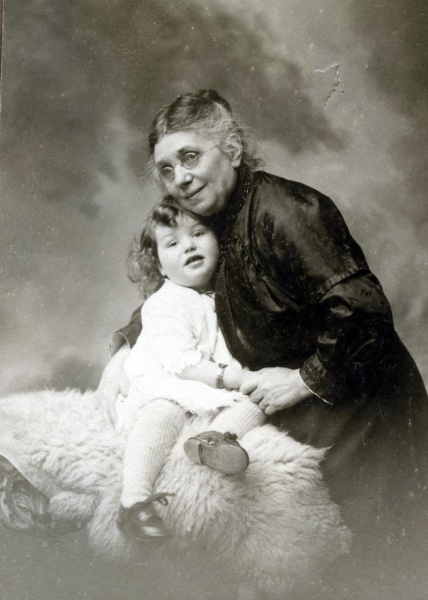 Irne et sa grand-mre Eulalie