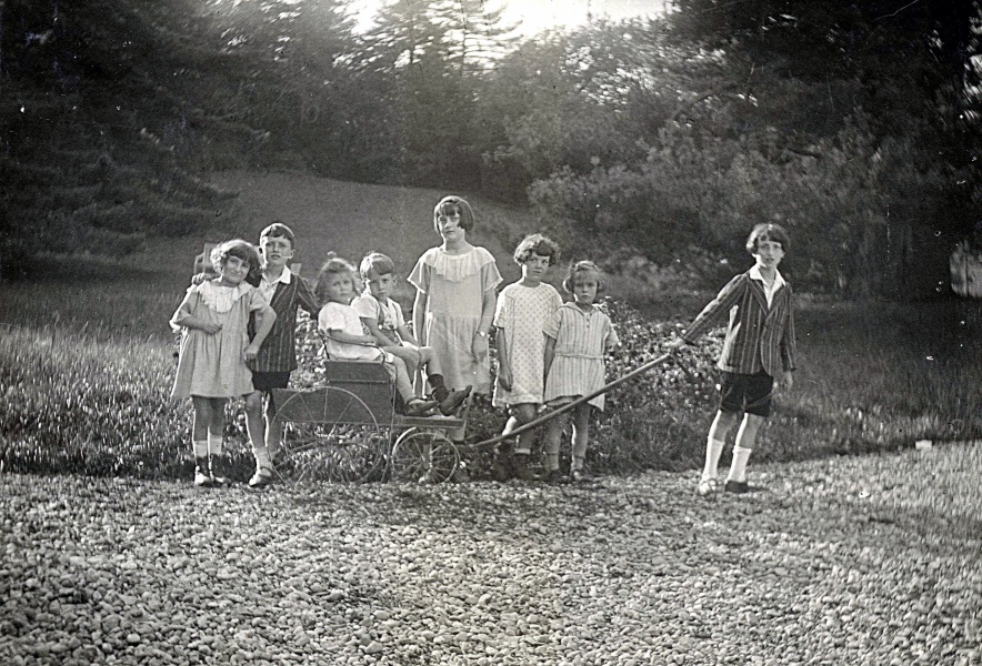 Chemillieu : Ginette, Philippe, Blanche, X, Mady, Irne, Didie, Stphen