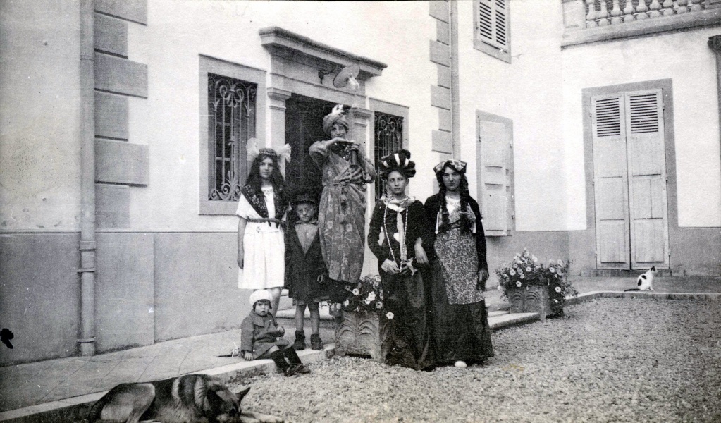 Chemillieu : Irne, X, Stphen, Philippe, Anne; assise, Franoise