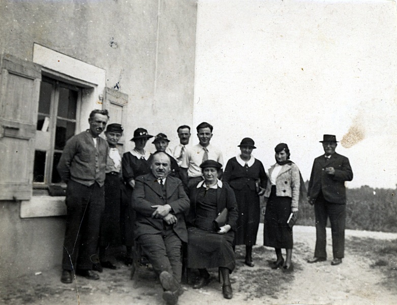 X, Rose, ?; Tony (assis)