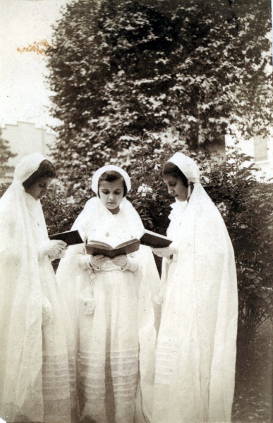 Jacqueline (Coco) et les jumelles Allègre