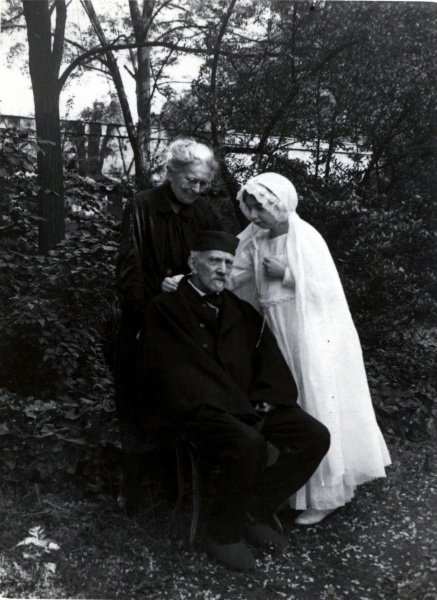Françoise et ses grands-parents Allègre