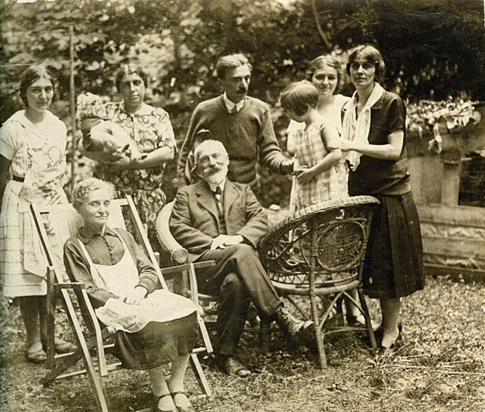 Anne, Mme Legrand, Fernand, Françoise. Irène, Marguerite ; Rose, M. Legrand [Philippe-Ernest Legrand, helléniste français]