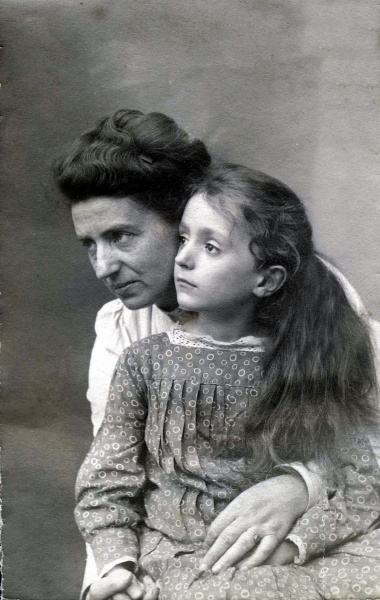 Blanche et sa tante Chabrier, soeur d'Eulalie