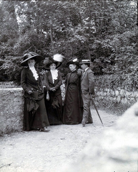 Blanche, Isabelle, Eulalie, Paul Maret