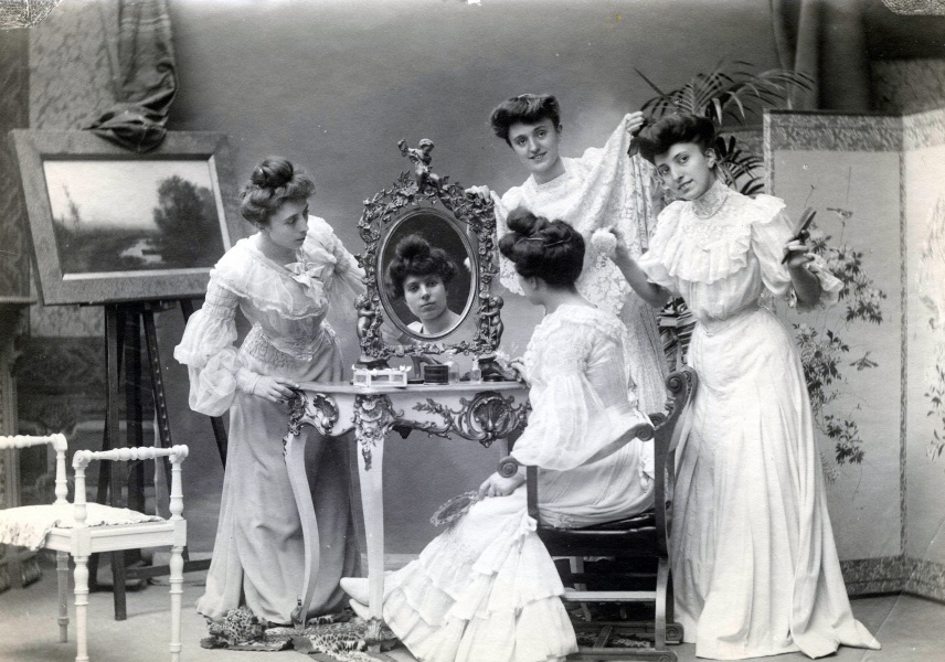 va, Adrienne, Blanche, Isabelle