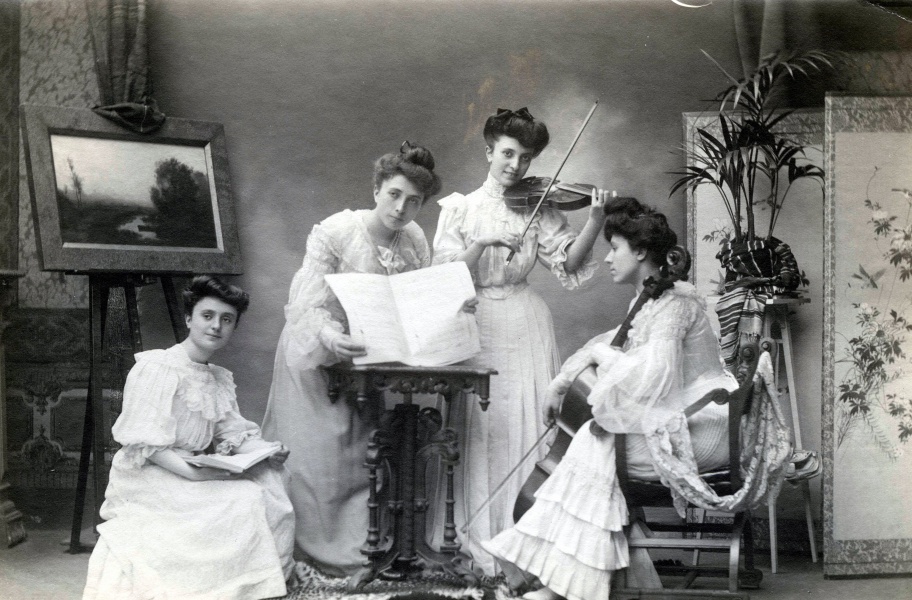 Blanche, va, Isabelle, Adrienne